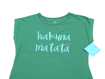 Imagen de Camiseta con estampado Hakuna